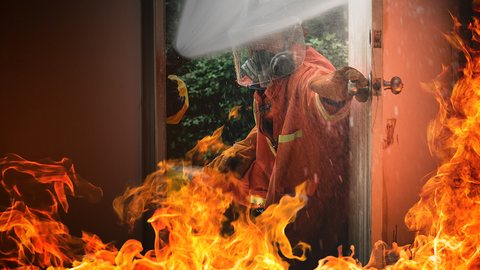 'Bola de fogo' cai em uma casa e causa incêndio na Califórnia - Imagem: Freepik.com