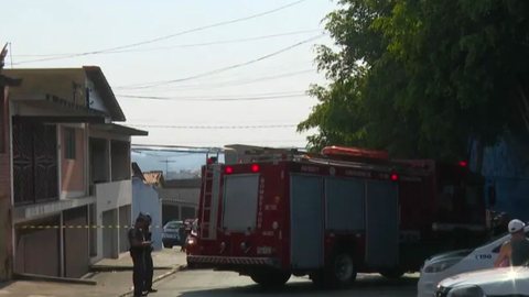 Caminhão dos bombeiros em frente a casa de repouso onde incêndio deixou vítimas na Zona Leste de São Paulo - Imagem: reprodução Globo News
