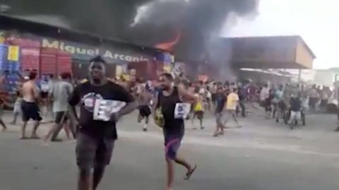 Ceasa pega fogo e lojas são saqueadas com tiros para o alto; assista - Imagem: reprodução redes sociais