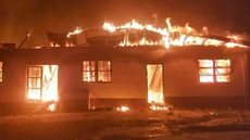 URGENTE - incêndio em dormitório de escola deixa 20 mortos - Imagem: reprodução News Room / Facebook