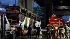 Incêndio em ônibus escolar na Tailândia deixa 23 mortos - Imagem: Reprodução / BlueSky / @choquei.com