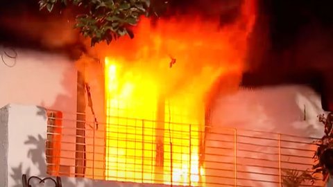 Inquilino se revolta com preço do aluguel e põe fogo em casa de SP - Imagem: reprodução YouTube