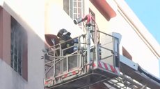 Incêndio causou interdição e transtornos para a população local - Imagem: Reprodução/TV Bandeirantes