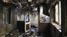 Homem esfaqueia a mulher  e coloca fogo em casa - Imagem: Freepik.com