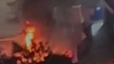 Perseguição no centro de SP acaba em carro incendiado e prisão de dois suspeitos - Imagem: Reprodução/TV Globo