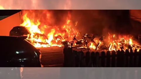 O incêndio ocorreu na Rua das Canções - Imagem: Reprodução/Aconteceu em Cotia
