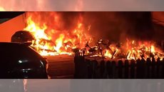 O incêndio ocorreu na Rua das Canções - Imagem: Reprodução/Aconteceu em Cotia