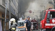 Defesa Civil afirmou que as chamas consumiram o segundo andar do prédio - Imagem: Reprodução / Paulo Pinto / Agência Brasil