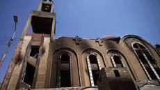 Incêndio ocorreu em igreja na cidade de Gizé, no Egito - Imagem: Reprodução/Twitter @HananyaNaftali