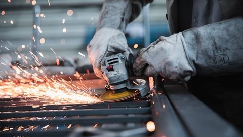 Apesar da leve queda, a produção industrial em 2025 apresenta um crescimento acumulado de 1,4% em relação ao ano anterior - Imagem: Reprodução / Pixabay