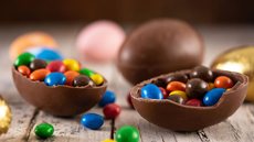 A inflação média de 7,4% e o aumento nos preços de chocolates e outros produtos tradicionais preocupam o varejo - Imagem: Reprodução / Freepik
