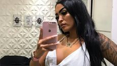 A influenciadora digital Thamires da Silveira Sales acusa o ex-marido, Kleyton Felisberto de Sousa, de dar mais de 20 chutes contra ela - Imagem: reprodução Instagram