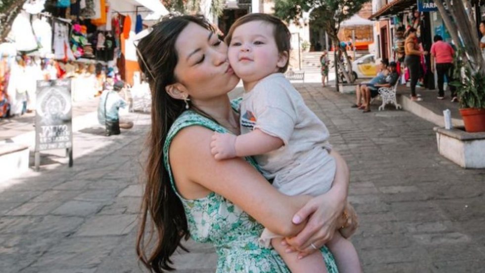 A influenciadora ChristineTran Ferguson anunciou que perdeu o seu bebê, Ryan Ferguson, de apenas 1 ano. - Imagem: reprodução I Instagram @tourdeluste