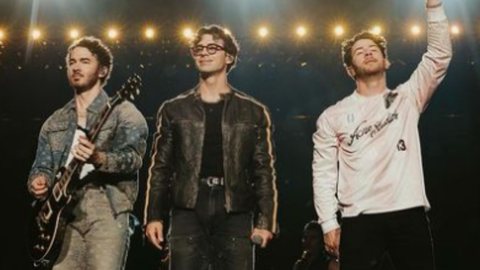Os Jonas Brothers farão uma apresentação única em São Paulo no próximo dia 16 - Imagem: Reprodução/Instagram @jonasbrothers