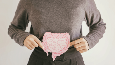 Sangue nas fezes e alterações persistentes no funcionamento intestinal estão entre os sinais que precisam ser investigados - Imagem: Reprodução
