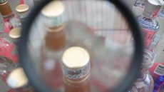 A Secretaria Estadual da Saúde confirma aumento de mortes por álcool contaminado, com 44 casos confirmados e 14 em investigação - Imagem: Divulgação / Agência SP