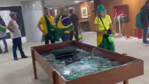 Apoiadores de Jair Bolsonaro (PL) invadiram prédios do Congresso Nacional, STF e Planalto, em Brasília - Imagem: reprodução/Facebook