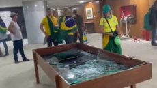 Apoiadores de Jair Bolsonaro (PL) invadiram prédios do Congresso Nacional, STF e Planalto, em Brasília - Imagem: reprodução/Facebook