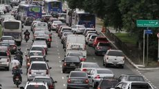 Entenda as consequências do atraso no pagamento do IPVA, incluindo multas, juros e possíveis restrições no licenciamento - Imagem: Reprodução/Agência Brasil
