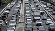 Com 412 votos a favor, a PEC 72/23 estabelece imunidade tributária para carros de passeio e caminhonetes, mas não inclui ônibus e reboques - Imagem: Reprodução/O Globo