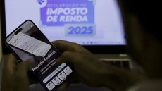 As alíquotas do Imposto de Renda permanecem as mesmas, mas a nova faixa de isenção traz alívio para muitos contribuintes - Imagem: Reprodução / Joédson Alves / Agência Brasil