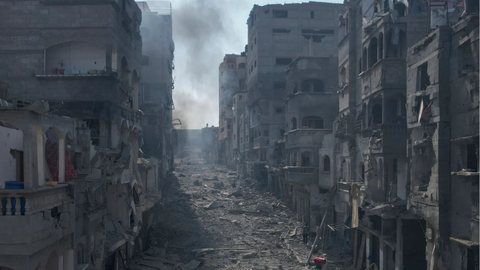 Israel realiza bombardeios em Gaza após anúncio de cessar-fogo - Imagem: Reprodução / X / @HalalNation_