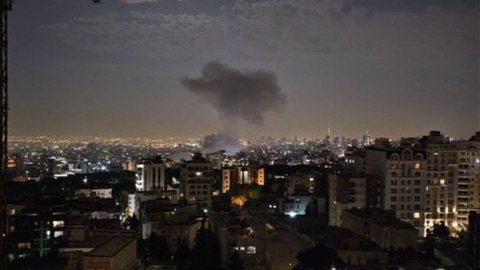Explosões atingem instalações nucleares e aeroportos no Irã após bombardeios de Israel