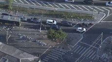 Itaquera amanhece tomada por lixo após título do Corinthians - Imagem: Reprodução / TV Globo