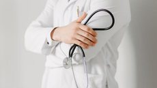Jaleco Fantasma: Médicos embolsavam R$ 24 mil em esquema de fraudes em plantões no AP - Imagem: Reprodução / Freepik