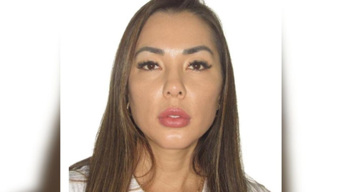 Karen cumpre medidas cautelares e é monitorada por tornozeleira eletrônica. - Imagem: Reprodução