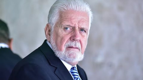 Parlamentar é investigado por supostas vantagens indevidas ligadas ao Banco Master - Imagem: Reprodução/Ton Molina/Bloomberg
