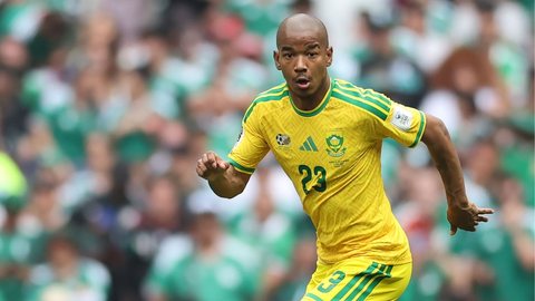Jayden Adams em jogo contra o México, pela Copa do Mundo de 2026 - Imagem: Reprodução/Hector Vivas - FIFA via Getty Images