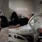 João Gomes recebeu medicação em um hospital no Recife após ser diagnosticado com influenza e precisou cancelar dois shows que faria neste fim de semana - Imagem: Reprodução