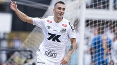 João Schmidt comemorando seu gol contra o Cruzeiro - Foto: Ricardo Moreira/Getty Images