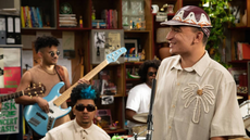 João Gomes durante gravação do Tiny Desk Brasil, que estreia internacionalmente no canal da NPR - Imagem: Divulgação