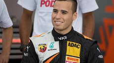 Joey Mawson é acusado por uma enfermeira ligada à equipe de cuidados de Michael Schumacher; piloto nega crime e afirma que a relação foi consensual. - Imagem: Reprodução