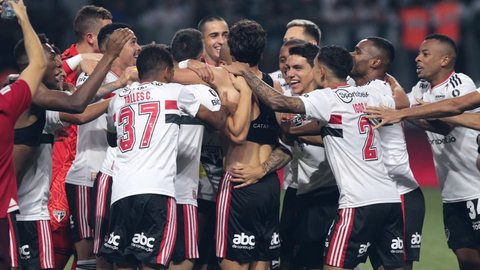 Jogadores comemoraram gol da vitória em disputa por pênaltis - Imagem: Twitter @diario_spfc