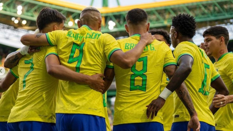 A torcida brasileira começou a gritar ''Lula ladrão, seu lugar é na prisão'', ato flagrado pela TV Globo no jogo contra o Senegal. - Imagem: reprodução I Instagram @cbf_futebol