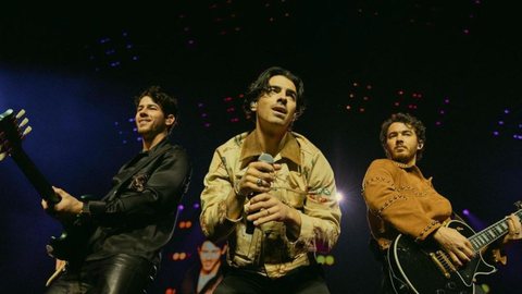 Foto de Jonas Brothers de cueca em show viraliza e surpreende fãs - Imagem: reprodução Instagram