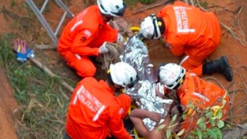 Jovem é amarrada e jogada sem roupas em buraco de três metros de profundidade - Imagem: reprodução redes sociais