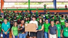 Eric Bartunek leva internet da Starlink a escolas isoladas da Amazônia. - Imagem: Reprodução/Redes Sociais.