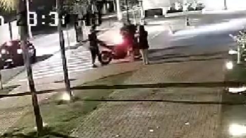 Homem é baleado em assalto; confira o vídeo completo - Imagem: reprodução YouTube