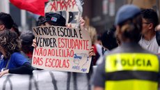 Manifestação contra o Leilão da Parceria Público-Privada (PPP) de Novas Escolas - Imagem: Reprodução / Paulo Pinto / Agência Brasil