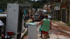 Equipes de resgate permanecem ativas nas áreas afetadas, enquanto as autoridades monitoram a situação e orientam a população sobre riscos - Imagem: Reprodução/Agência Brasil