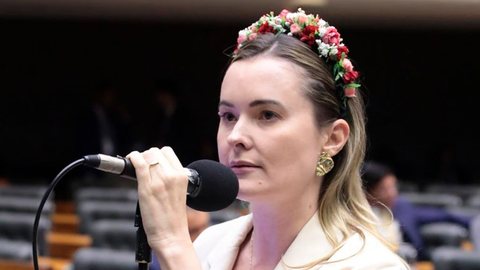 Deputada Júlia Zanatta protocolou representação no TCU pedindo auditoria sobre o aumento de beneficiários do Bolsa Família em situação de rua. - Imagem: Bruno Spada / Câmara