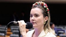 Deputada Júlia Zanatta protocolou representação no TCU pedindo auditoria sobre o aumento de beneficiários do Bolsa Família em situação de rua. - Imagem: Bruno Spada / Câmara