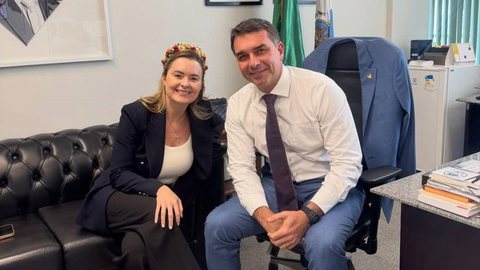 Júlia Zanatta pode ser oficializada como candidata a vice-presidente na chapa de Flávio Bolsonaro durante reunião política marcada para o fim de julho, em Florianópolis. - Imagem: Reprodução