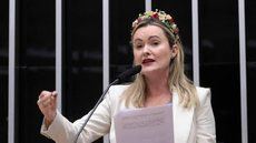 Júlia Zanatta afirma que o tarifaço aplicado pelos Estados Unidos reforça os argumentos para um pedido de impeachment contra o presidente Lula. - Imagem: divulgação / Agência Câmara de Notícias
