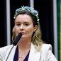 Julia Zanatta defendeu Flávio Bolsonaro após a repercussão das declarações de Paulo Figueiredo e afirmou que o apoio das mulheres ao pré-candidato permanece forte. - Imagem: Mário Agra / Câmara dos Deputados