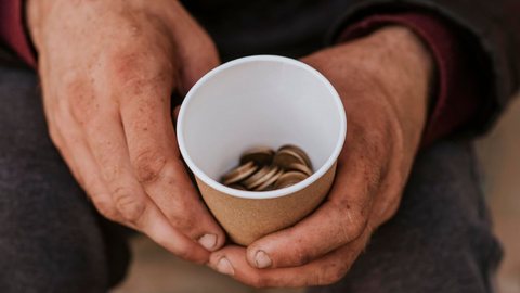 Descontos indevidos resultaram em um impacto financeiro de R$ 6,3 bilhões - Imagem: Reprodução / Freepik
